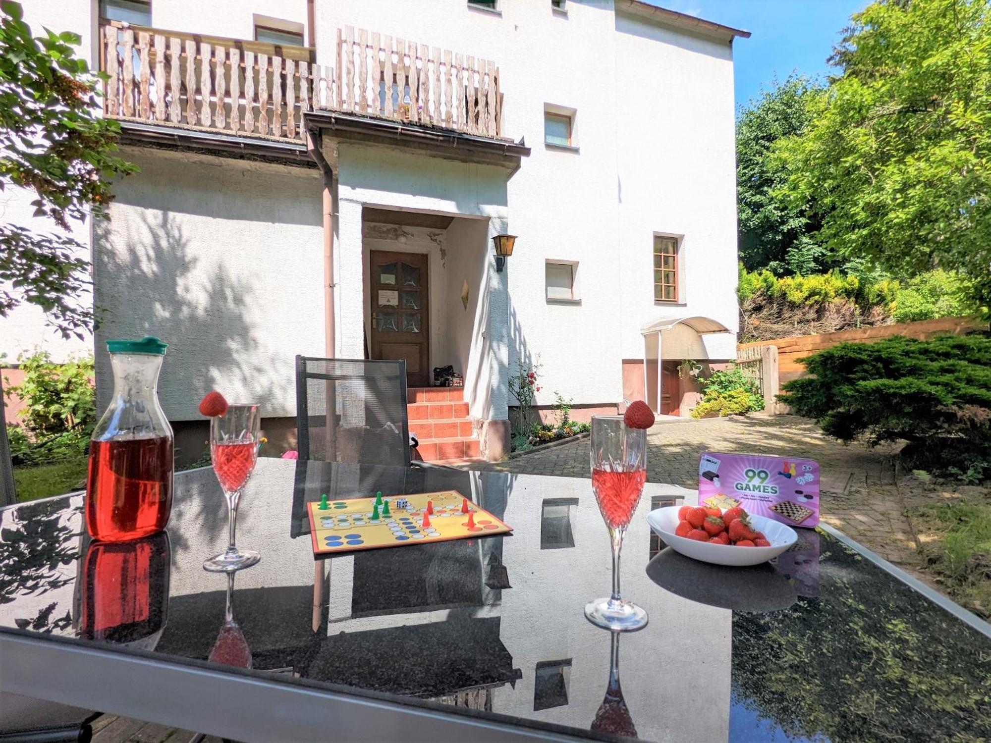 H2 - Urlaubsmagie - Garten, Pool, Terrasse, Grill Appartement Sebnitz
